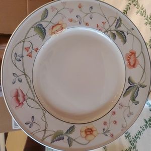 VILLEROY AND BOCH ALBERTINA DINNER PLATE
